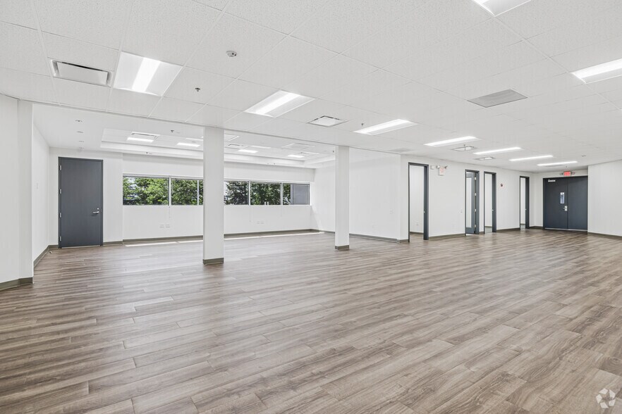 More Photos Of 25 Colony Rd, Jersey City Warehouse For Lease
