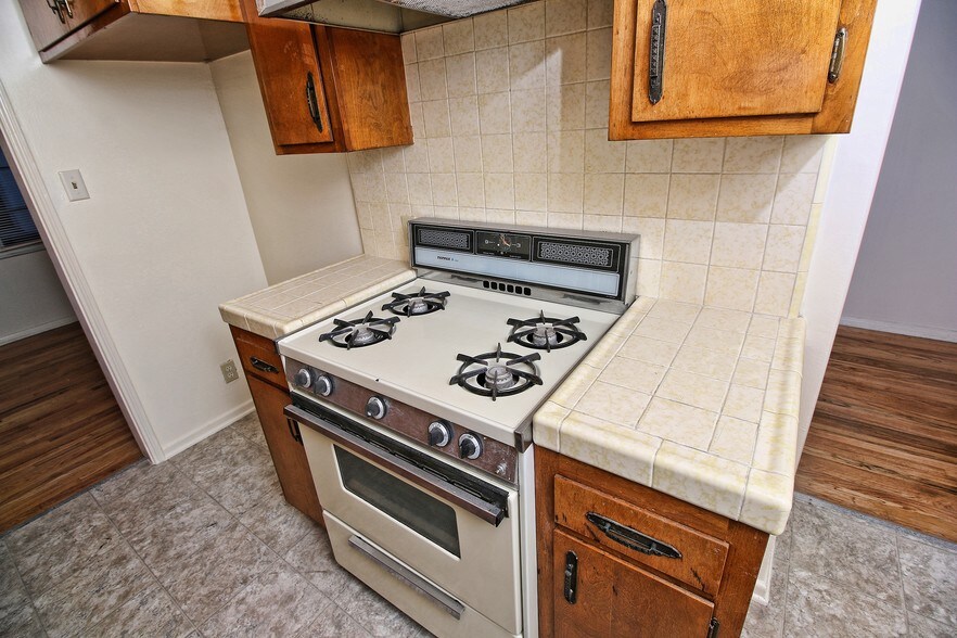 More Photos Of 140 N Pass Ave, Burbank Apartments For Sale