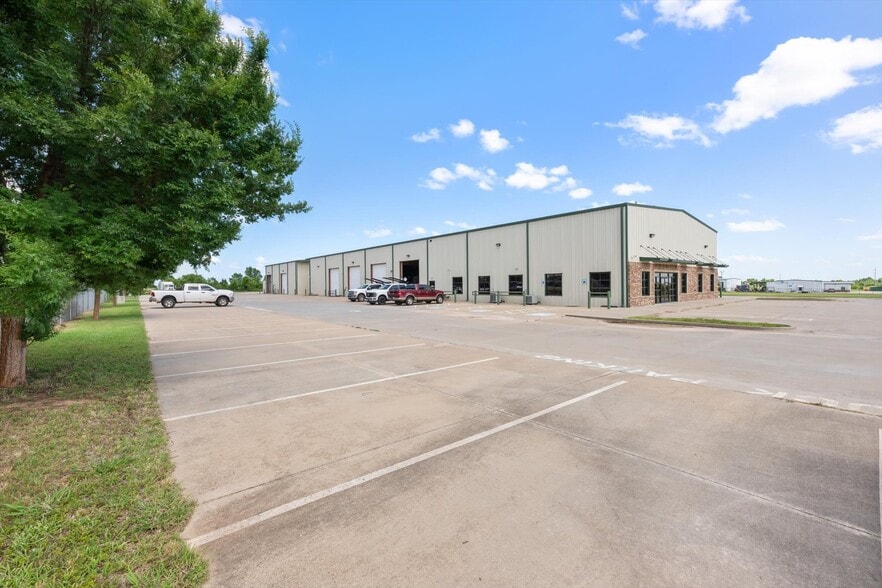More Photos Of 13020 S Sunnylane Rd, Moore Industrial For Lease