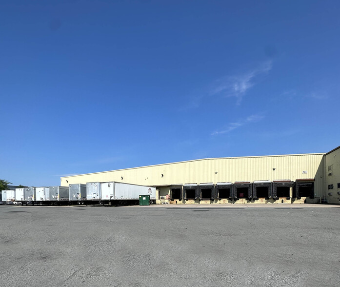 Primary Photo Of 9061-9073 Euclid Ave, Manassas Warehouse For Lease
