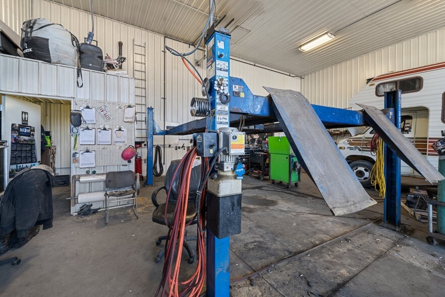 More Photos Of 81 Barstow St, Carseland Auto Repair For Sale