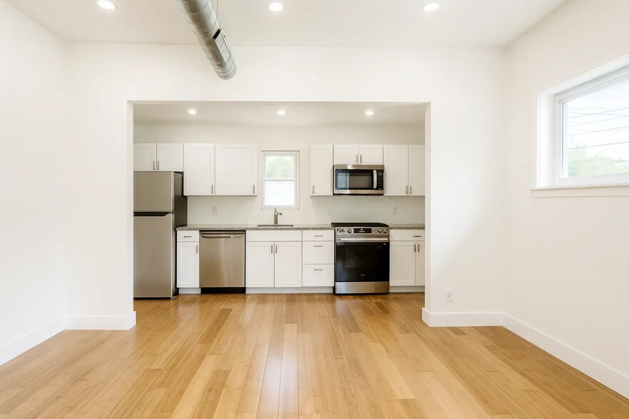 More Photos Of 33 Pine St, Binghamton Storefront Retail Residential For Sale