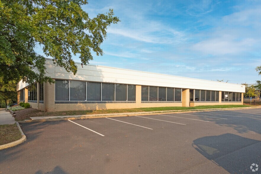 More Photos Of 4451 Brookfield Corporate Dr, Chantilly Unknown For Lease