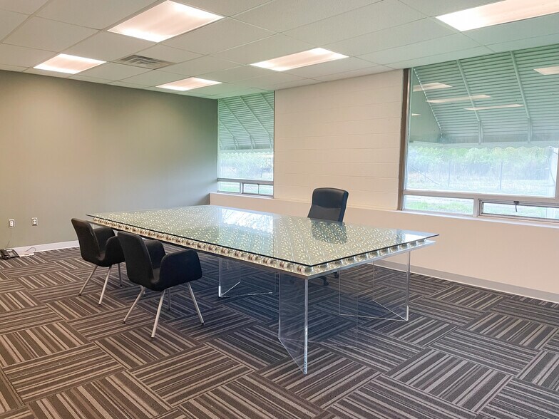 More Photos Of 7451 Terminal Dr, Lorain Truck Terminal For Sale