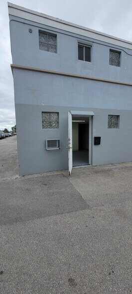 More Photos Of 515-517 S Flagler Ave, Pompano Beach Warehouse For Lease