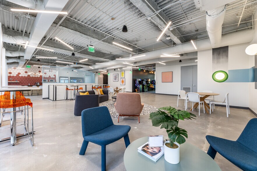 More Photos Of 2000 West Loop S, Houston Office For Lease