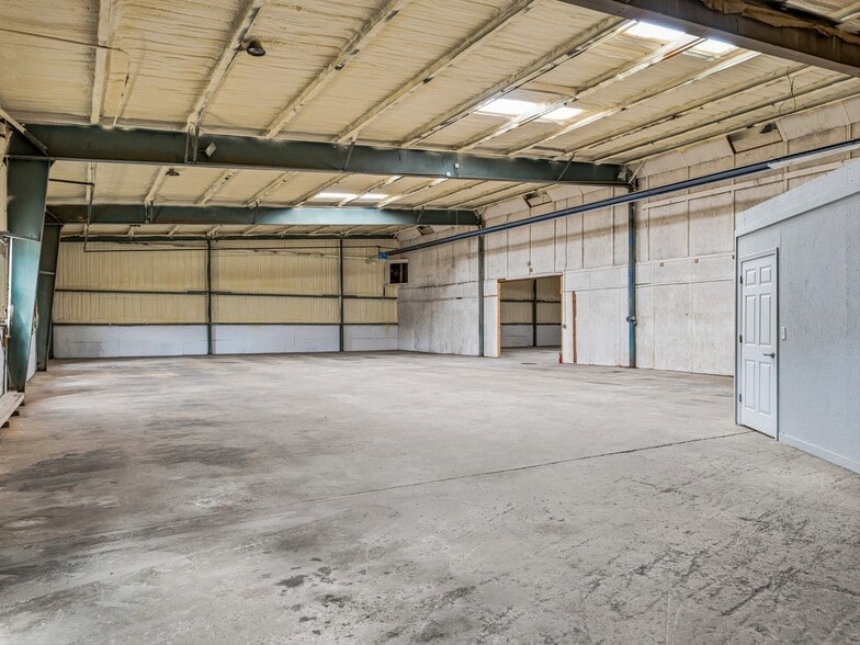 More Photos Of 5 Woodland Dr, Asheville Warehouse For Lease