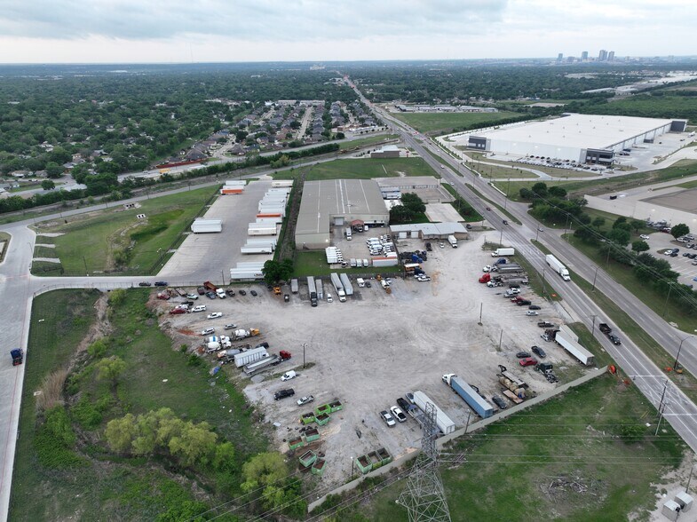 More Photos Of 3900 N Beach St, Haltom City Warehouse For Sale