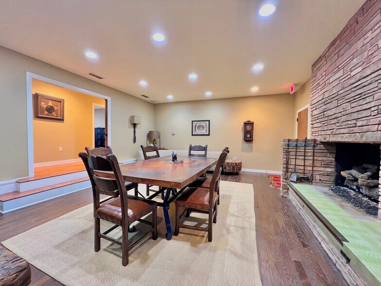 More Photos Of 614 Oak Ave, Sulphur Springs Office For Sale