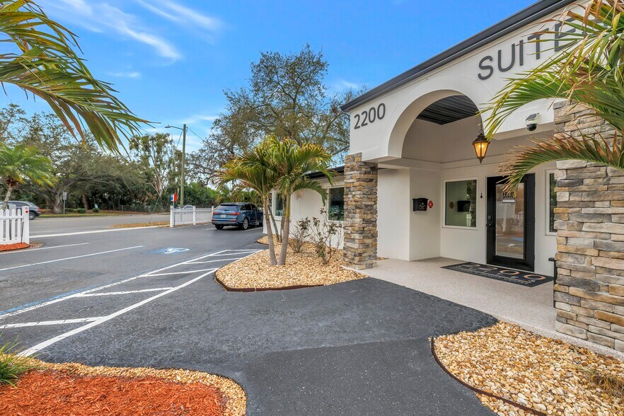 More Photos Of 2200 49th St N, Saint Petersburg Medical For Sale