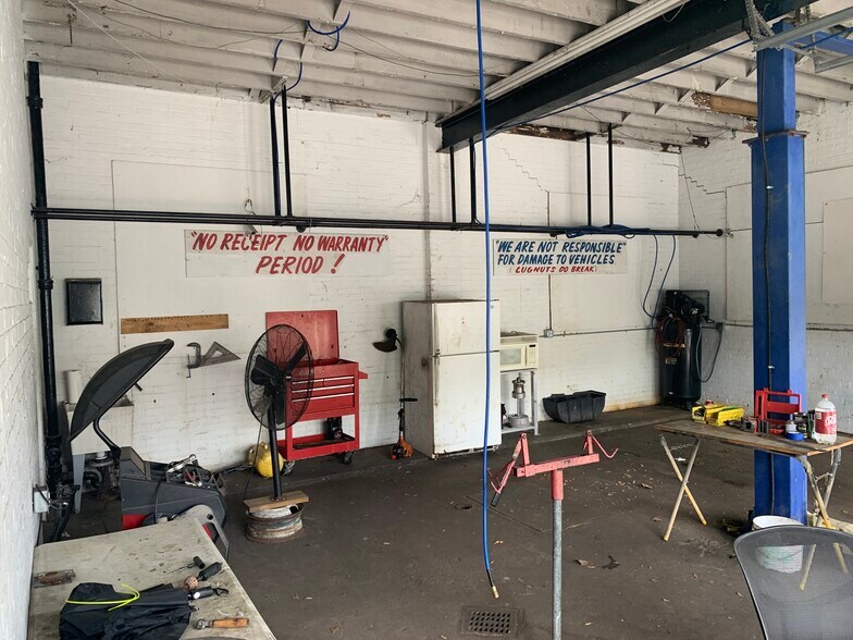 More Photos Of 5106 N Main St, Jacksonville Service Station For Sale