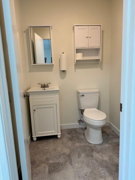 More Photos Of 19445-19449 Ventura Blvd, Tarzana Storefront For Sale