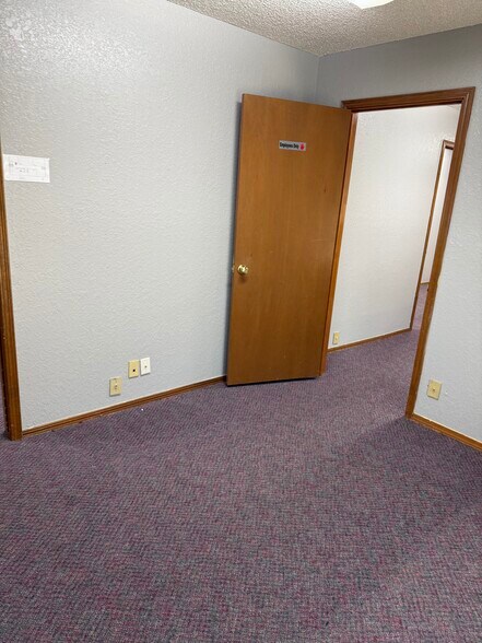 More Photos Of 8801 S Olie Ave, Oklahoma City Office For Lease