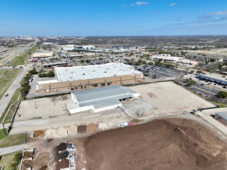 More Photos Of 6000 Split Trail Rd, Plano Warehouse For Lease