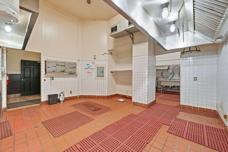 More Photos Of 1037 Valencia St, San Francisco General Retail For Lease