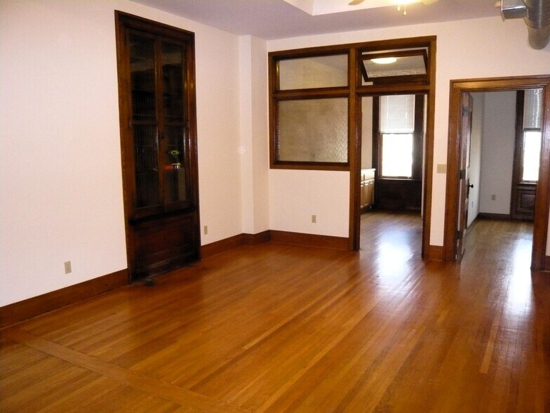 More Photos Of 25-27 N Washington St, Ypsilanti General Retail For Sale