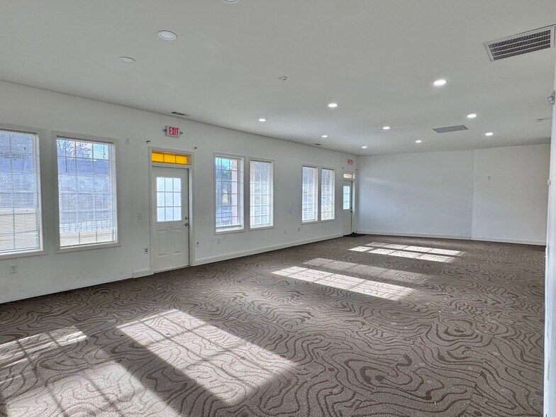 More Photos Of 4209 Oakwood Rd, Oakwood Office For Lease