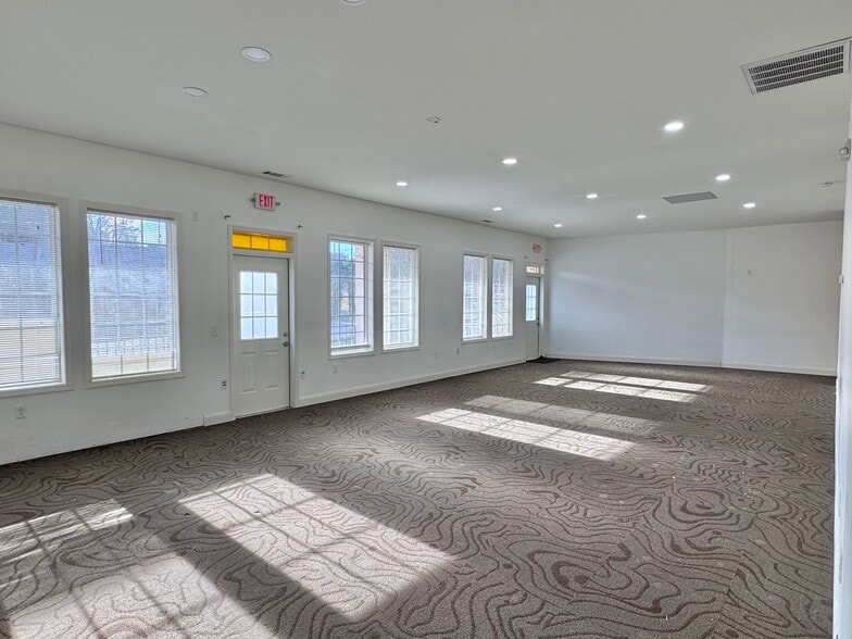 More Photos Of 4209 Oakwood Rd, Oakwood Office For Lease