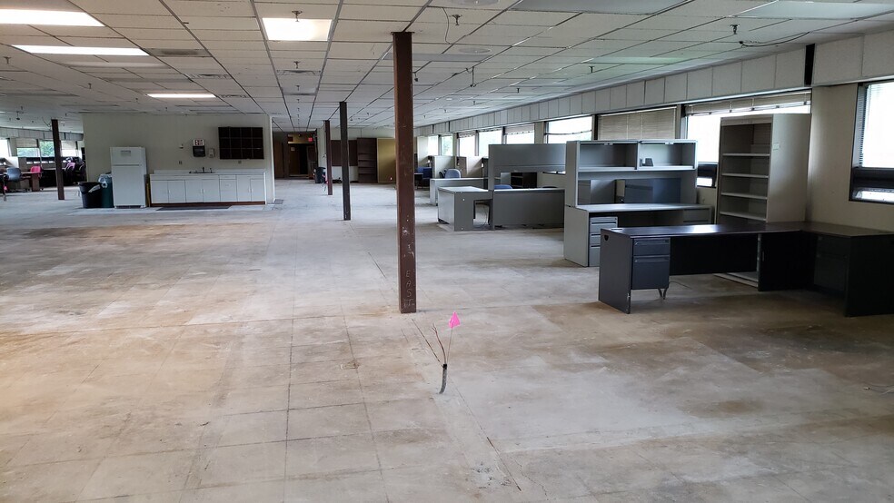 More Photos Of 150 Americus Way, Oak Ridge Office For Sale