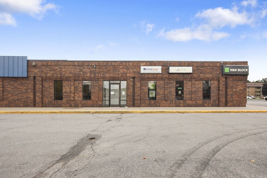 More Photos Of 110-114 S Rum River Dr, Princeton General Retail For Lease