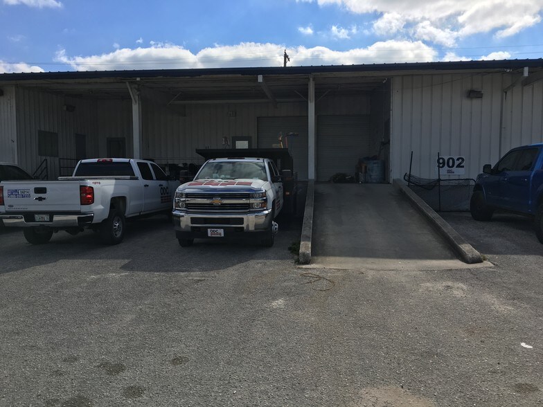 More Photos Of 2610 Tampa East Blvd, Tampa Warehouse For Sale