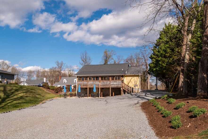 More Photos Of 913 N Bridge St, Elkin General Retail For Sale