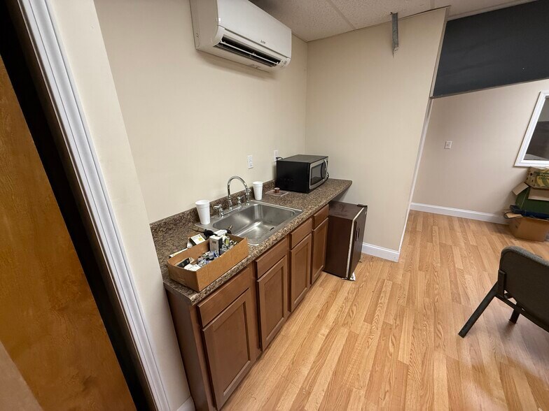 More Photos Of 479 Ferguson Rd, Dunbar Refrigeration Cold Storage For Sale