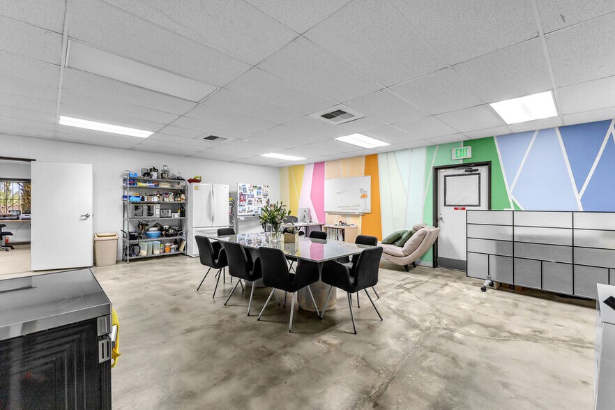More Photos Of 81500 Industrial Pl, Indio Warehouse For Sale