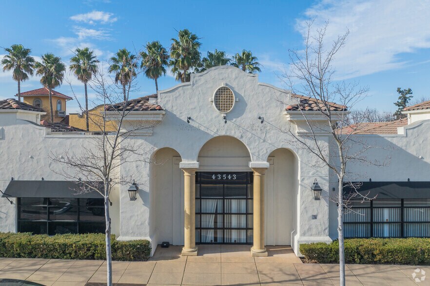 More Photos Of 43541-43543 Mission Blvd, Fremont Freestanding For Lease