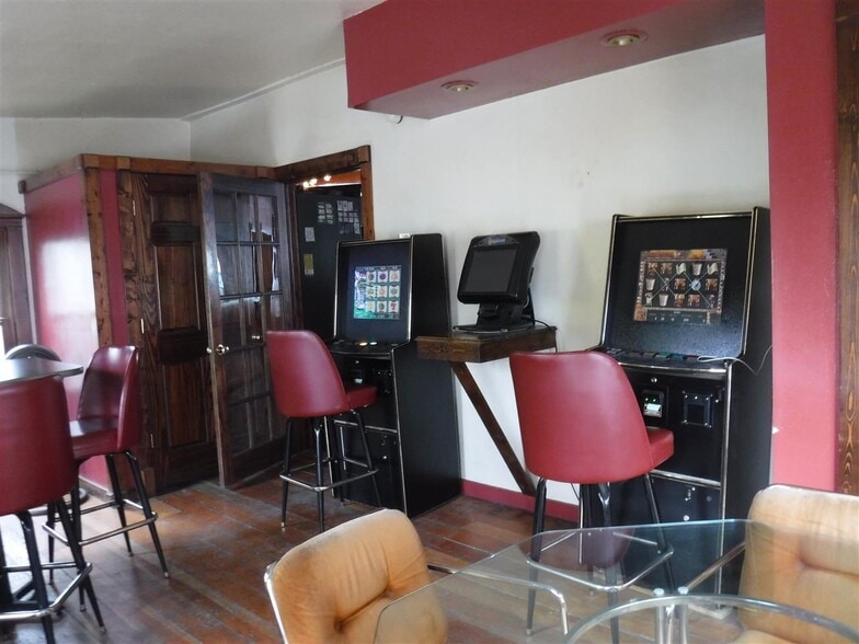More Photos Of 210 S Water St, Stoughton Bar For Lease