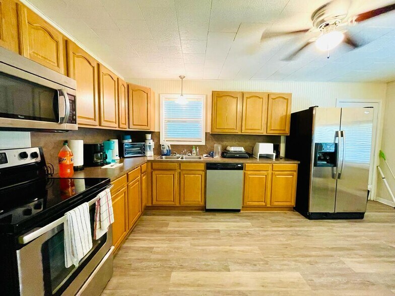 More Photos Of 4006 N Navarro St, Victoria Auto Dealership For Sale