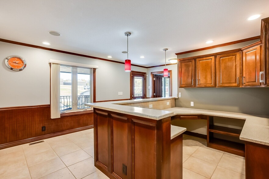 More Photos Of 121 S Water St, Derby Office For Sale