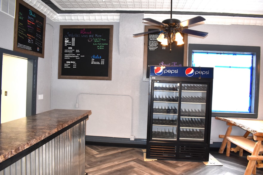 More Photos Of 80820 Main St, Memphis Storefront For Sale