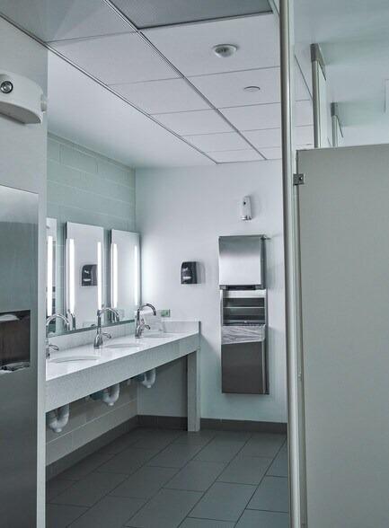 More Photos Of 12 Reads Way, New Castle Office For Lease