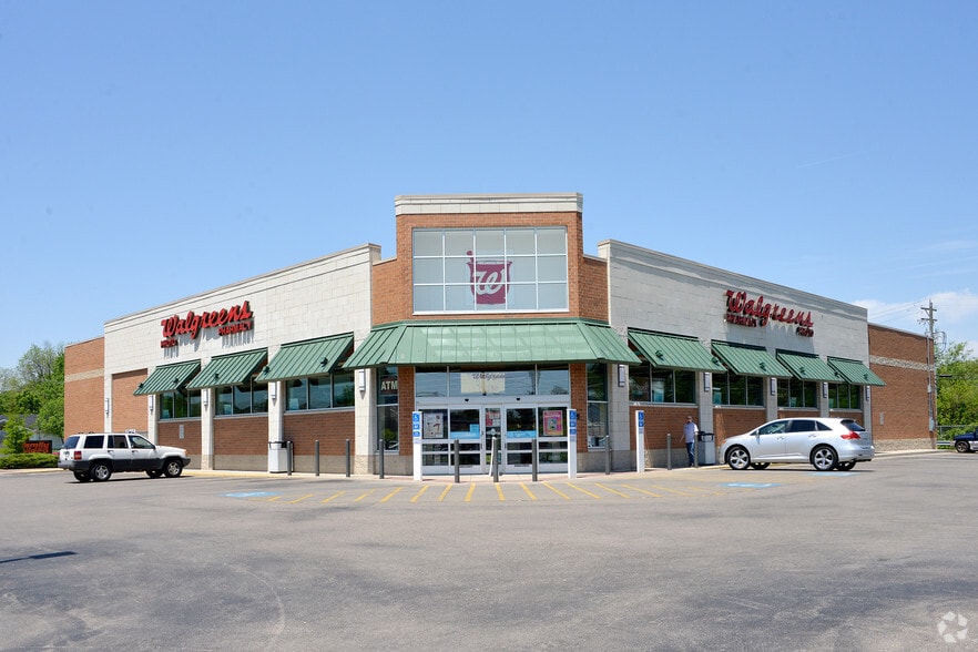 Primary Photo Of 200 S Locust St, Oxford Drugstore For Lease