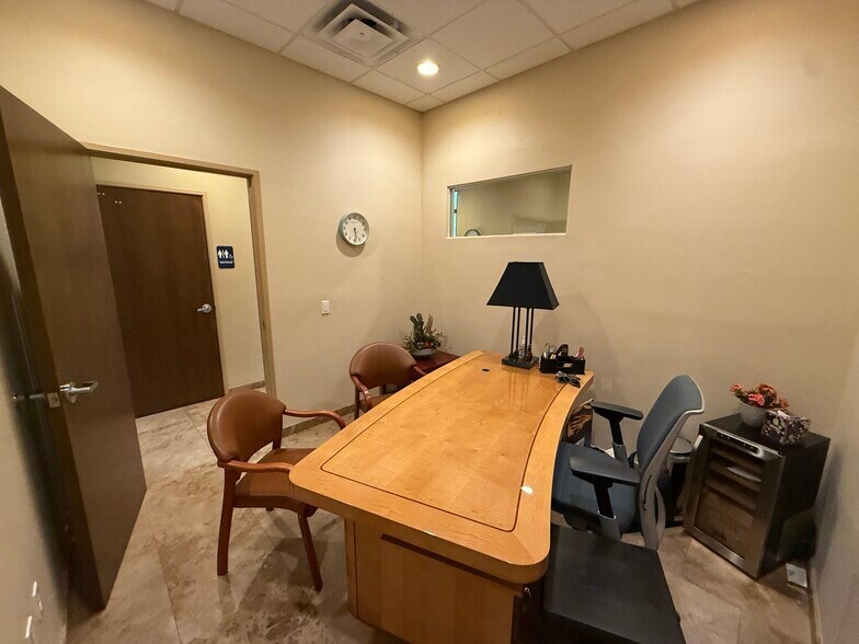 More Photos Of 7336 E Deer Valley Rd, Scottsdale Office For Sale