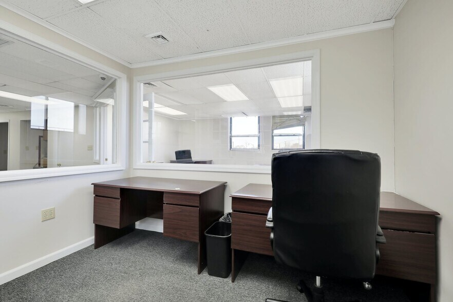 More Photos Of 55 Atlantic Ave, Lynbrook Office For Lease