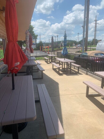 More Photos Of 544 Gravois Rd, Fenton Restaurant For Lease