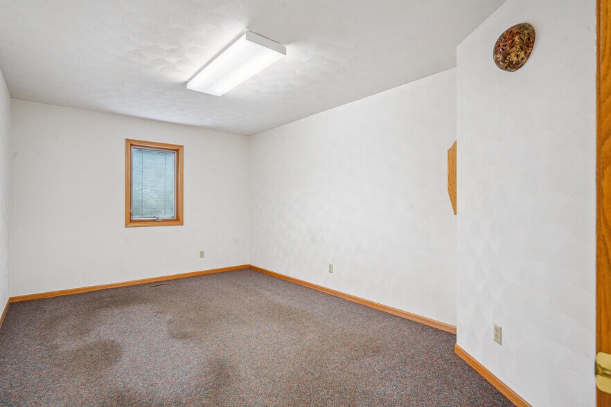 More Photos Of 219 N Canal St, Annawan Office For Sale