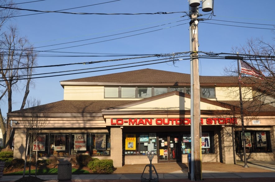 More Photos Of 140-170 Deer Park Ave, Babylon Storefront Retail Office For Lease
