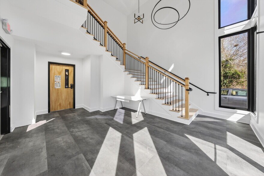 More Photos Of 1229 E Franklin St, Chapel Hill Loft Creative Space For Lease