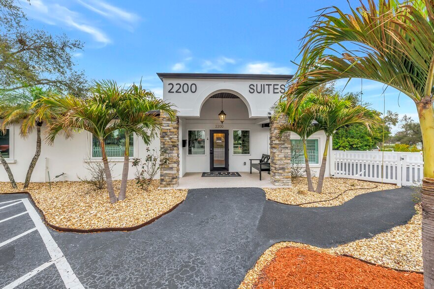 More Photos Of 2200 49th St N, Saint Petersburg Medical For Sale