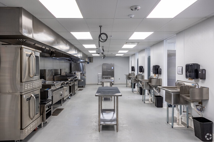 More Photos Of 1499 Regal Row, Dallas Restaurant For Lease