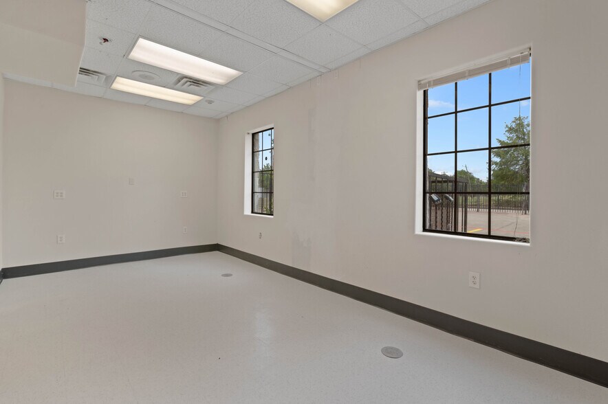 More Photos Of 3605 Interstate 30, Mesquite Medical For Lease