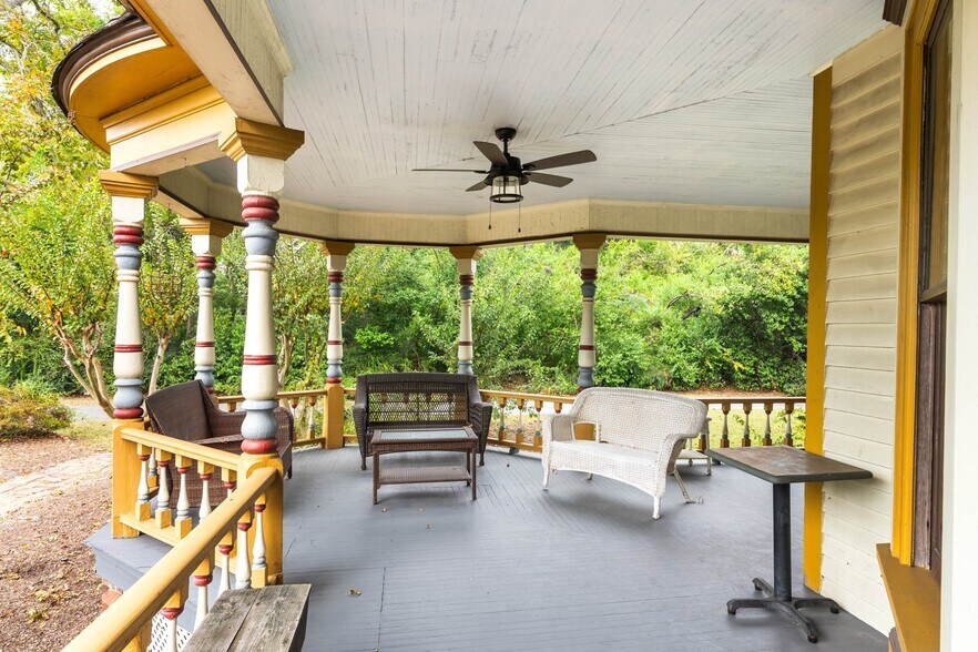 More Photos Of 323 N Main St, Swainsboro Restaurant For Sale