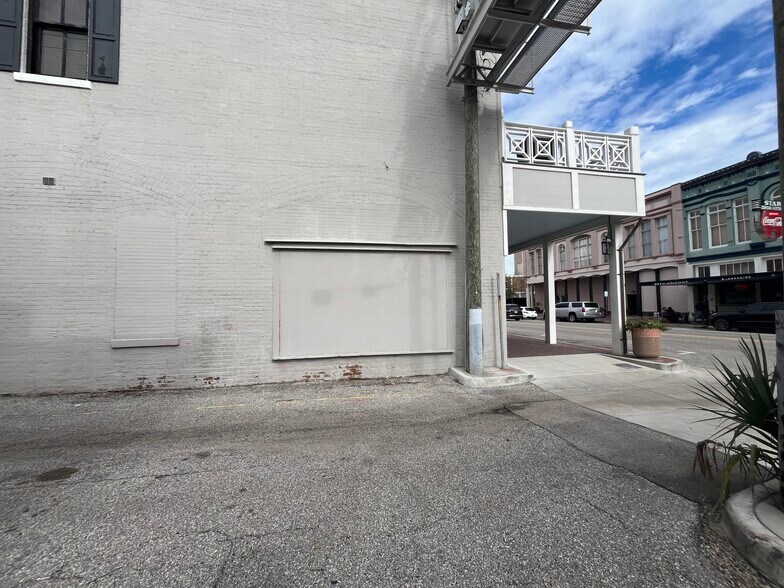 More Photos Of 507-511 23rd St, Galveston Storefront Retail Residential For Lease