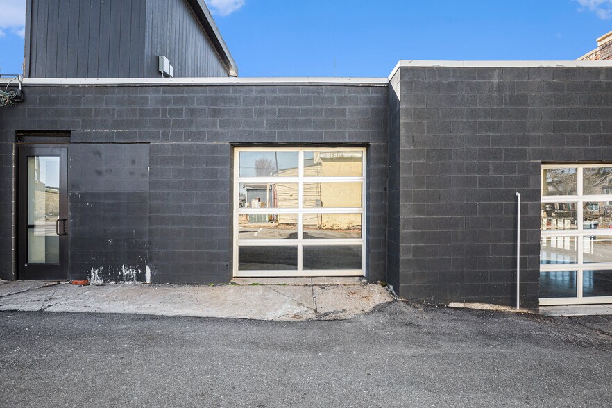 More Photos Of 2645 Madison Ave, Kansas City Apartments For Lease