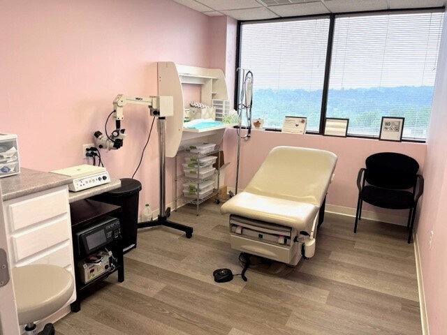 More Photos Of 1650 Elm St, Manchester Medical For Sale