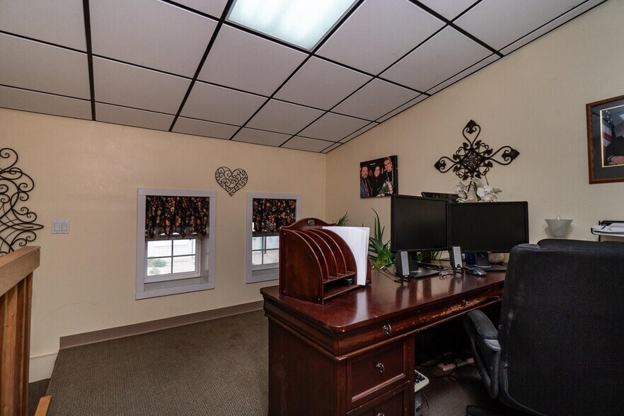 More Photos Of 4308 Olton Rd, Plainview Office For Sale