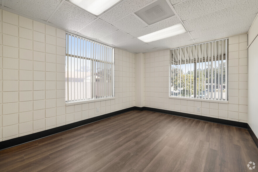 More Photos Of 4045 Bonita Rd, Bonita Office For Lease
